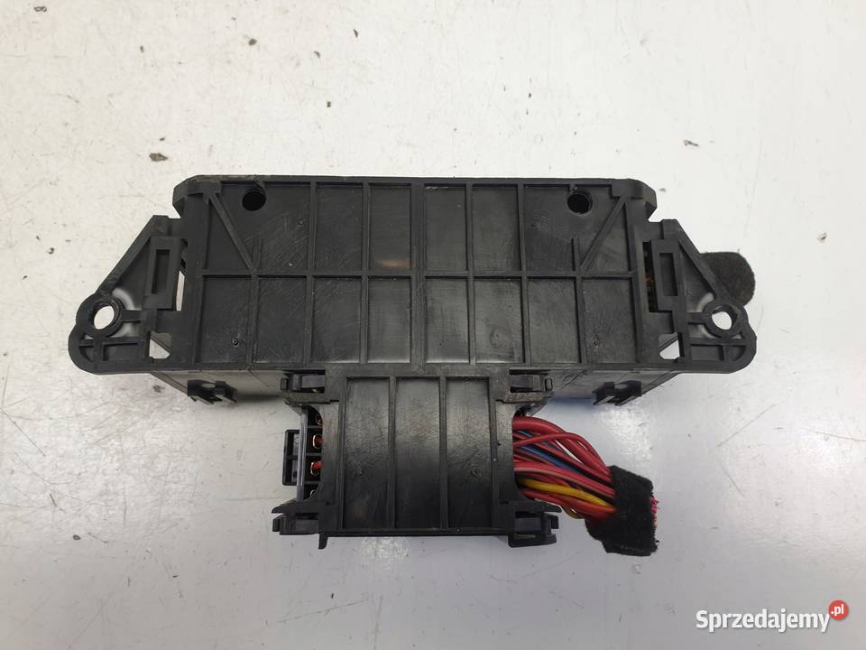 SKRZYNKA BEZPIECZNIKÓW Kia Carens II 20 CRDI Rudka