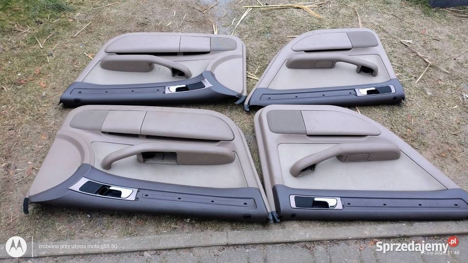 Tapicerki drzwiowe Audi A6 C5 4b kawa z mlekiem Rok produkcji 2000