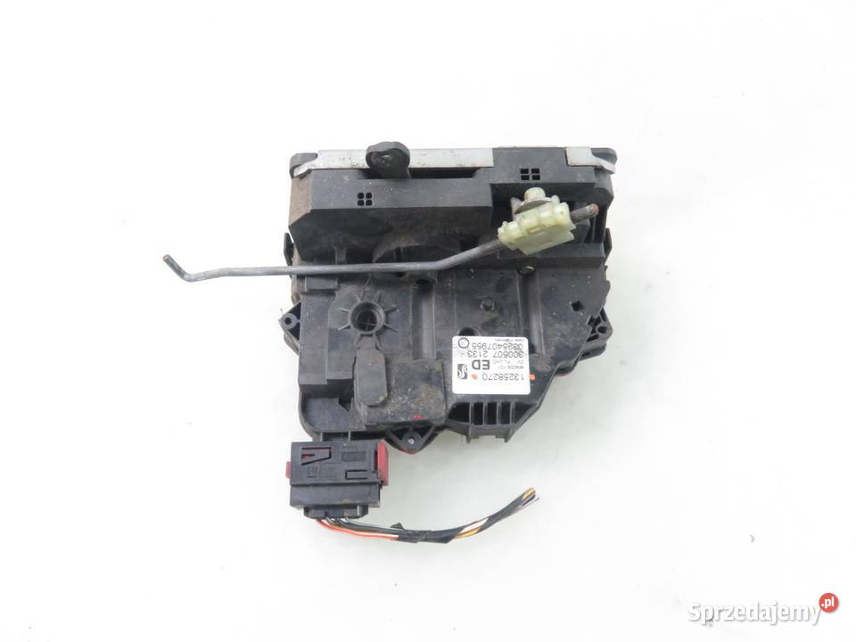 ZAMEK LEWY PRZEDNI OPEL CORSA D