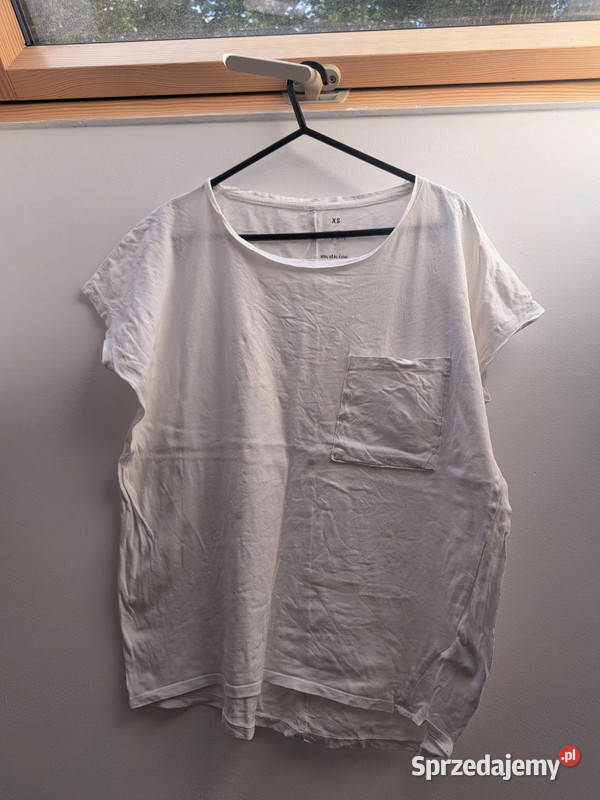 Biała koszulka Medicine z kieszonką rozmiar XS Bluzki i koszule Trąbki Wielkie