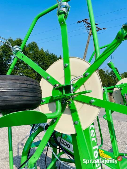 Przetrząsacz karuzelowy do siana przerzucarka