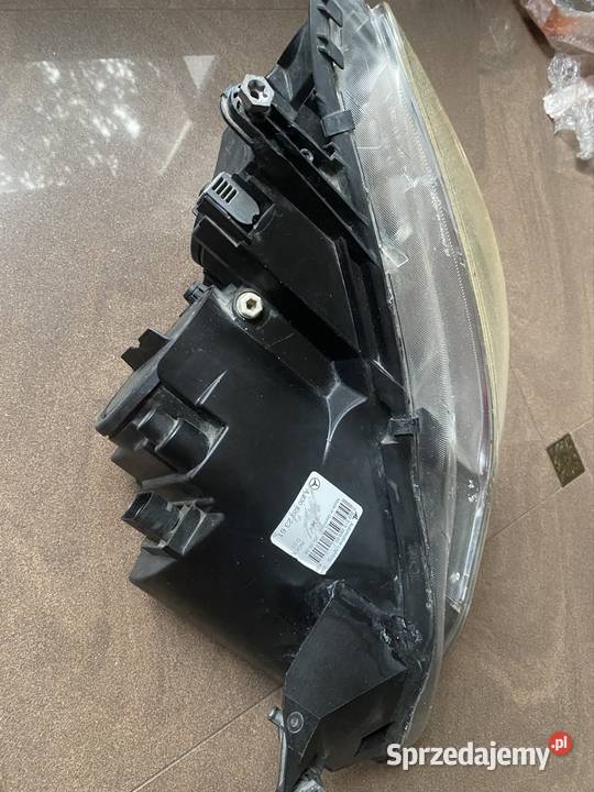 Lampa prawa Mercedes r230