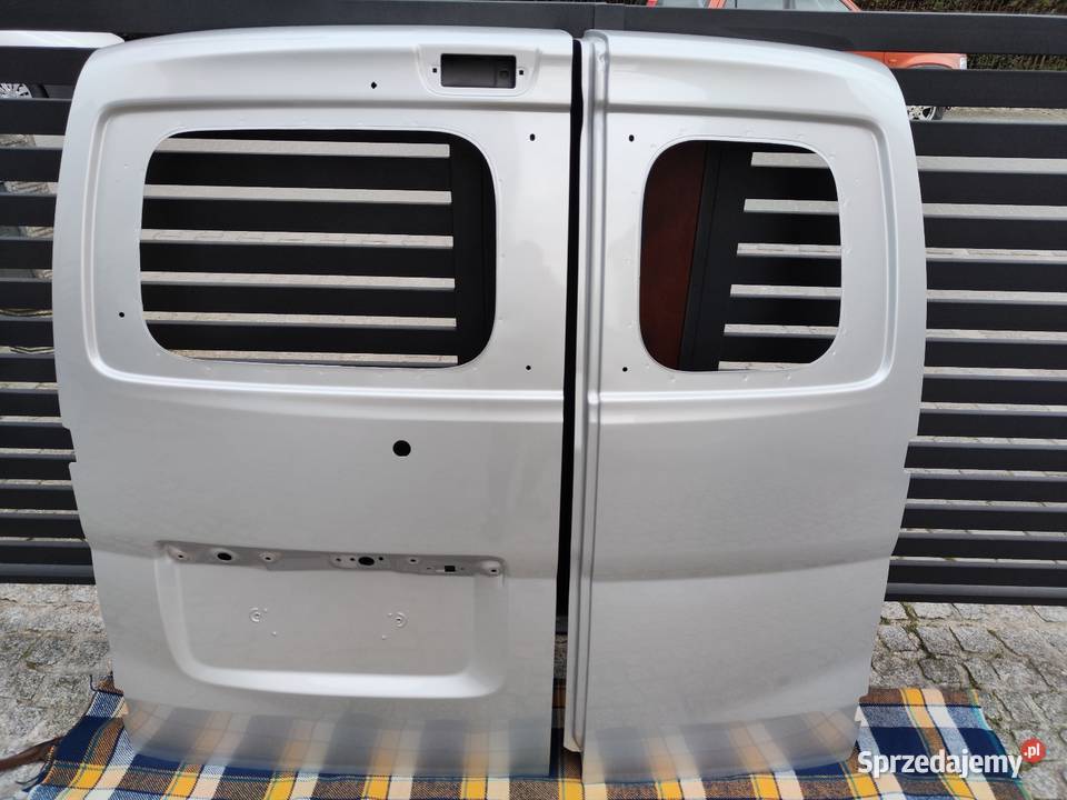 Drzwi tylne skrzydełkowe Nissan NV200 kolor Rok produkcji 2015 Poznań