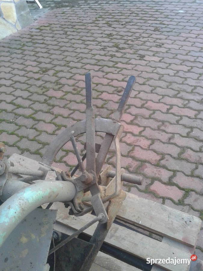 siewnik do nawozów typ lejek nieuszkodzony Dziuchów