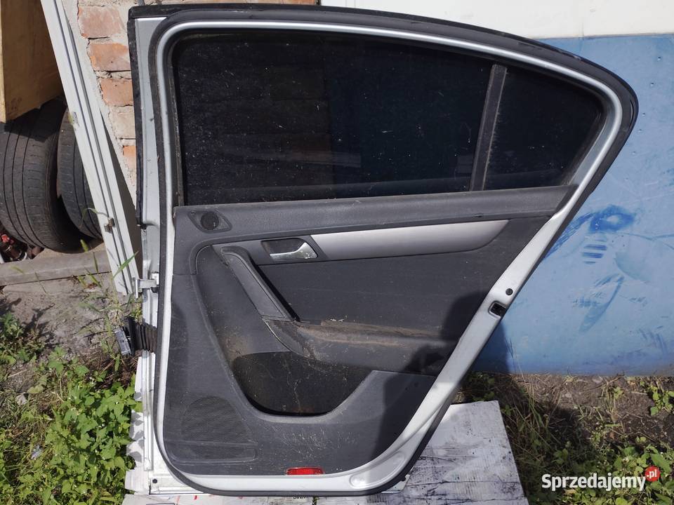 VW PASSAT B7 KOMBI DRZWI PRAWE TYLNE KOMPLETNE Międzychód