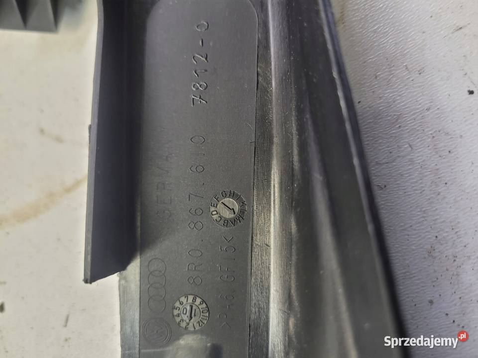 RAMKA OSŁONA DRZWI PRAWY PRZÓD AUDI Q5 8R0867610 osobowe Przystajń