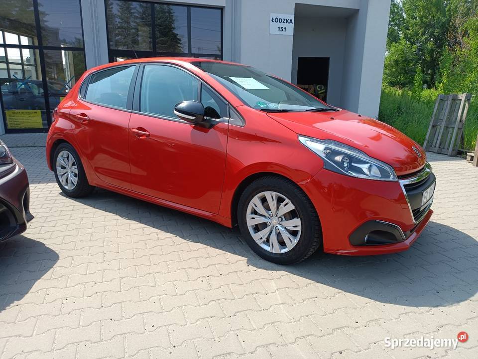 Peugeot 208 12 benzyna 2015 r lift bogata wersja czujnik deszczu sprzedam