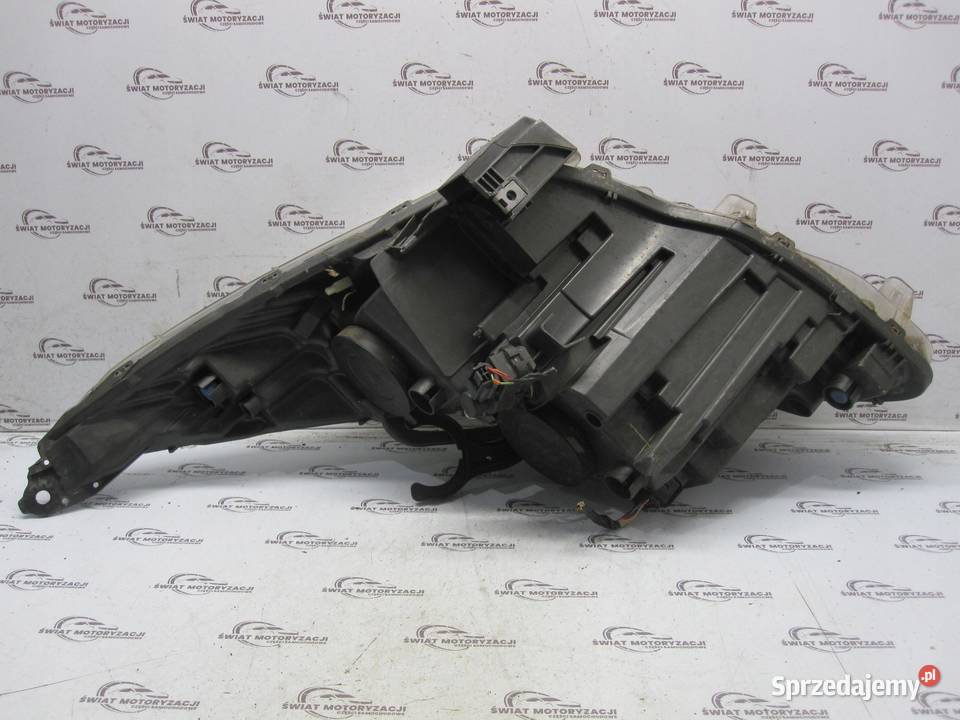 PEUGEOT 3008 I LIFT 16r lampa prawa przód