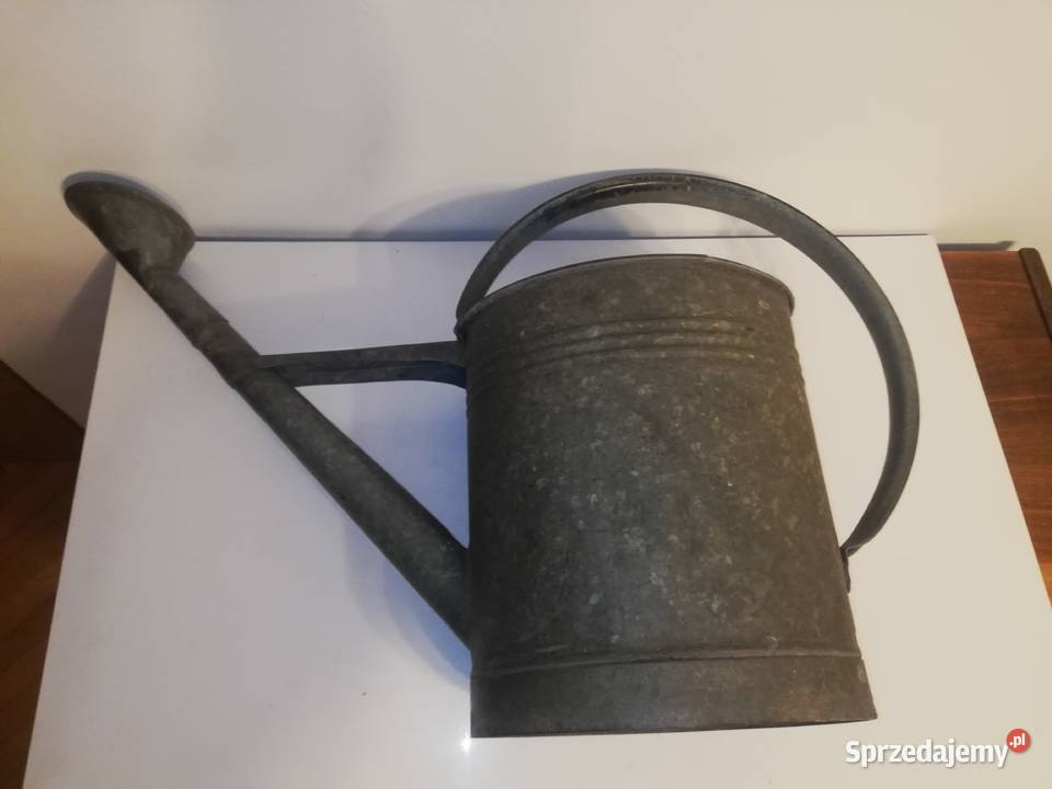 Konewka metalowa z czasów PRL