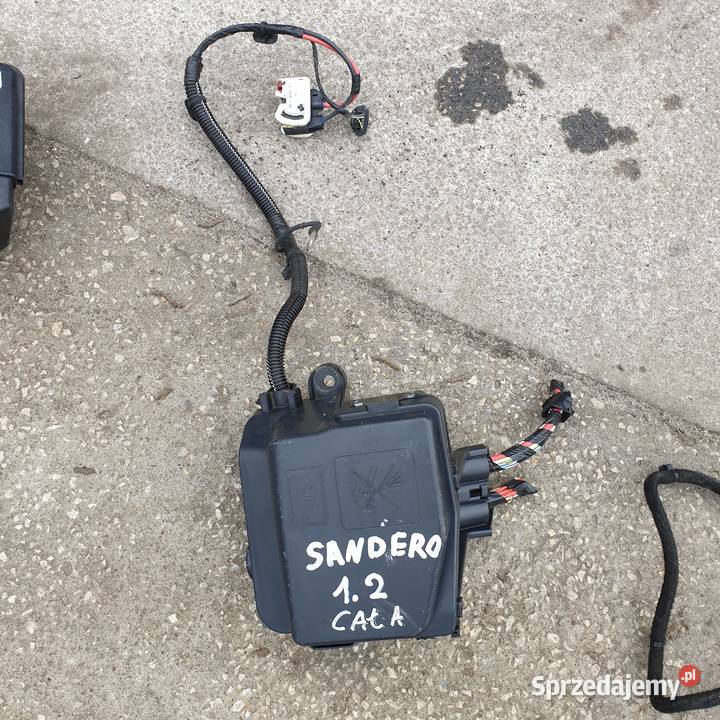 DACIA SANDERO II 12 BENZ SKRZYNKA BEZPIECZNIKOW Łochowice
