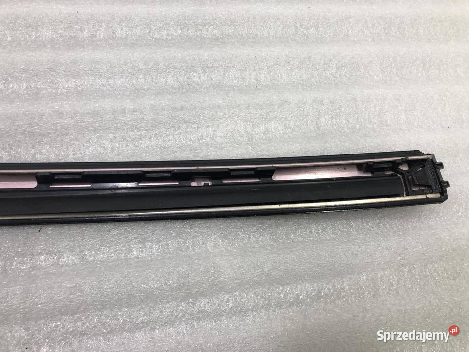 LISTWA ZGARNIAJĄCA LEWA DACIA DUSTER II