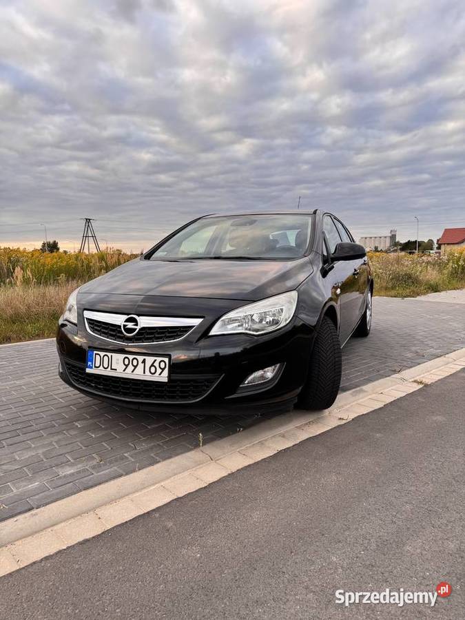 Opel Astra J 14 benzyna 2011 Zarejestrowany w Polsce Oleśnica