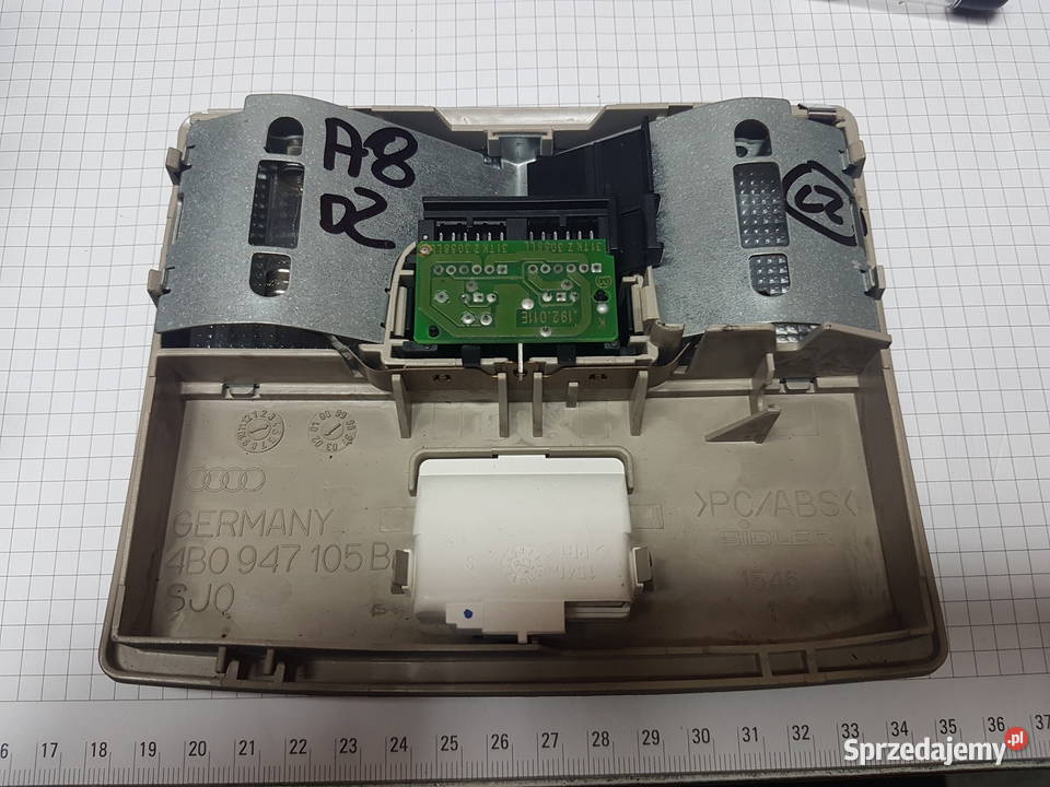 AUDI A8 S8 D2 LAMPKA WEWNETRZNA 4B0947105B Rok produkcji 2001 Turek