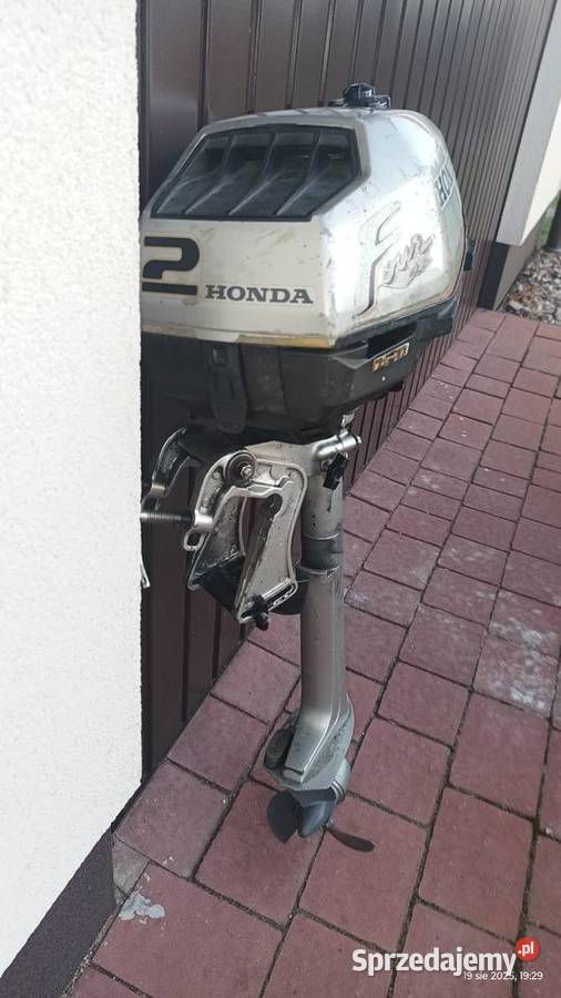 Silnik zaburtowy Honda 2 czterosuw z 1997 roku Rok produkcji 1997 Kętrzyn