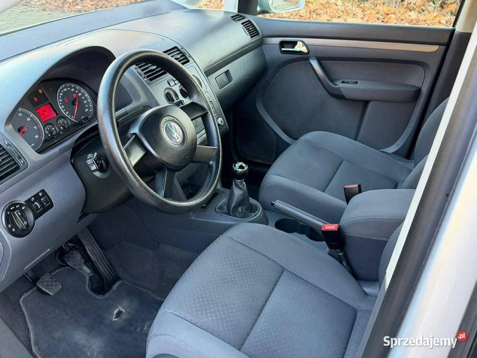 Volkswagen Touran Volkswagen Touran 16 Benzyna srebrny wielkopolskie Gostyń