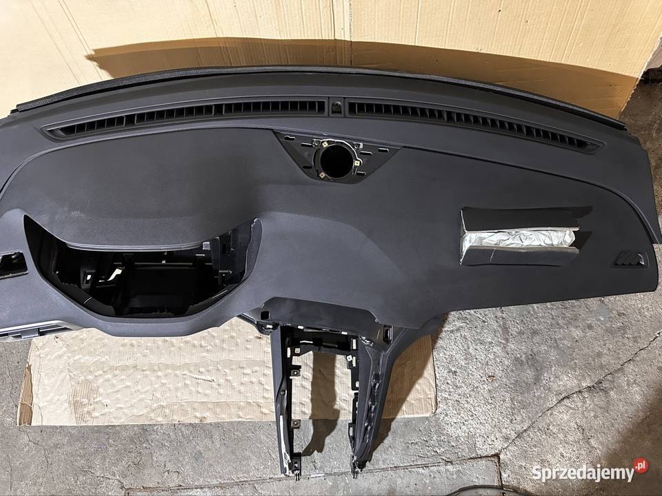 Deska rozdzielcza Peugeot 3008 II Łączany