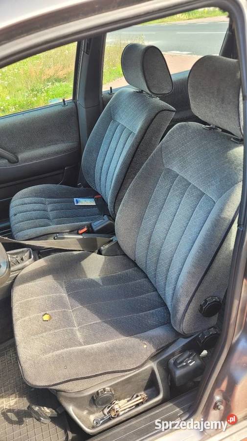 Volkswagen Passat B3 20 16V 9A GL automatyczne welurowa tapicerka łódzkie Tuszynek Majoracki