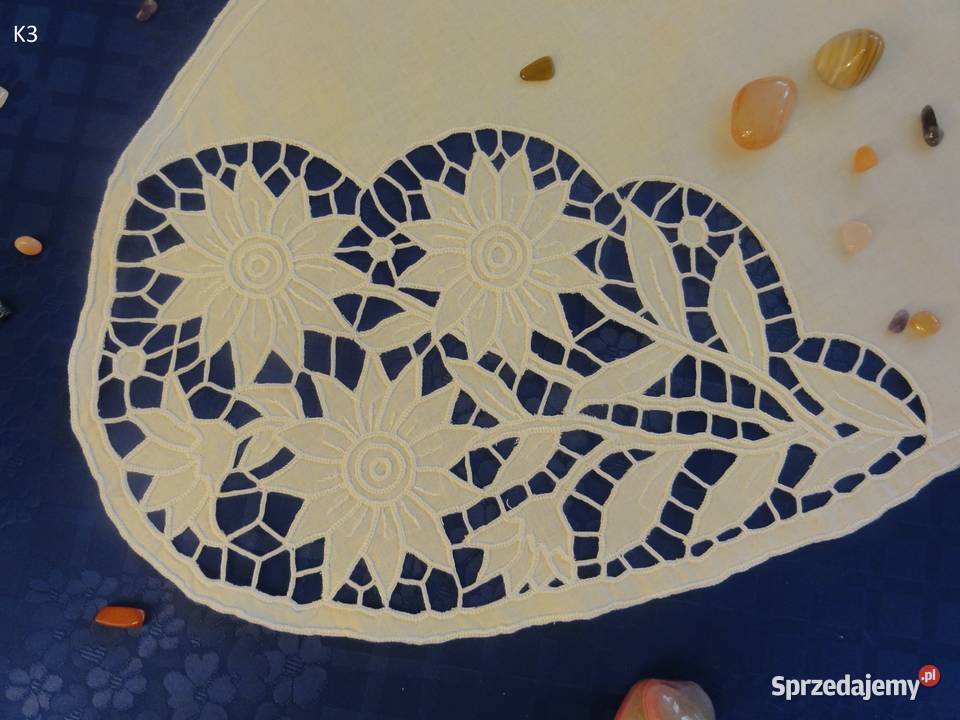 Serwetki białe wyszywane haft Richelieu Lublin