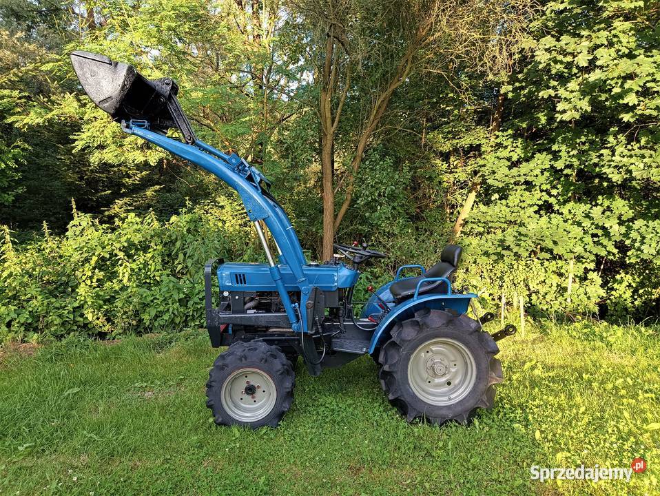 ISEKI TX1300 4x4 z ładowaczem czołowym