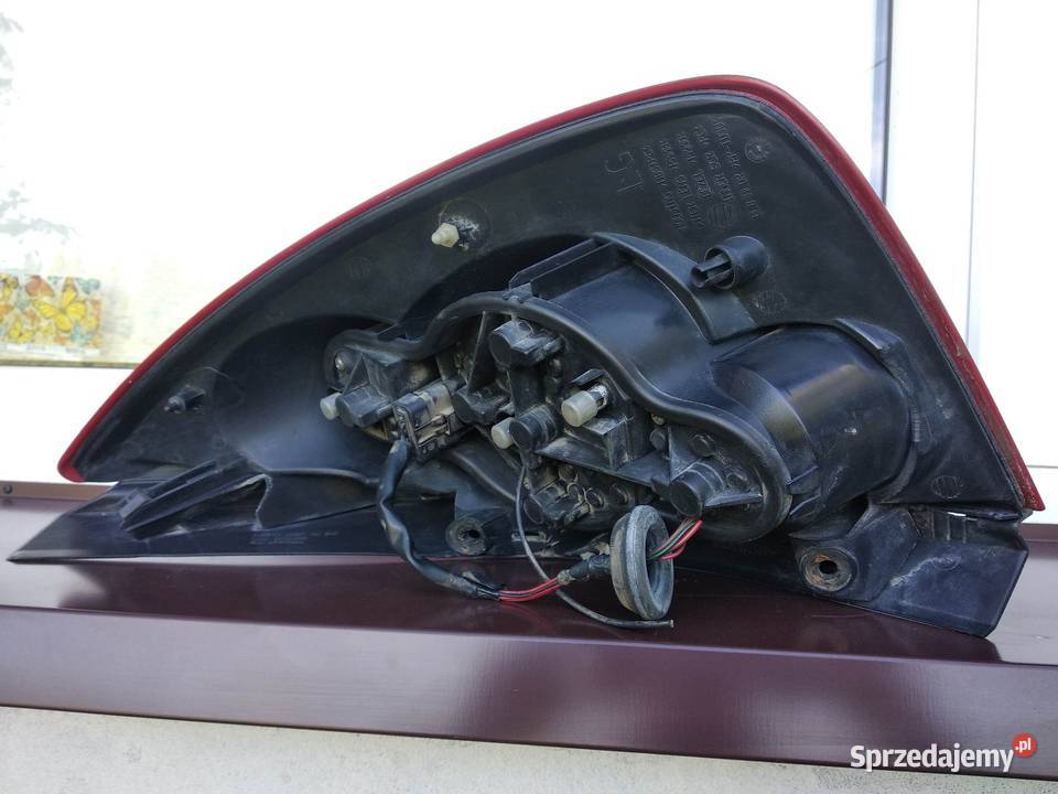 Nissan Primera P12 hatchback HB lampa tył tylna Sieradz