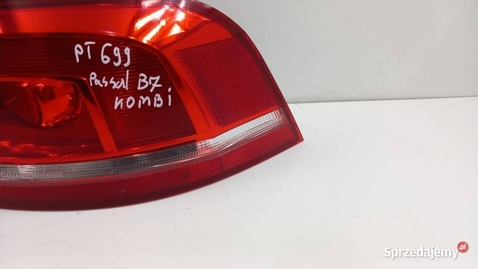 VW PASSAT B7 KOMBI LAMPA TYŁ PRAWA Zbierkowo