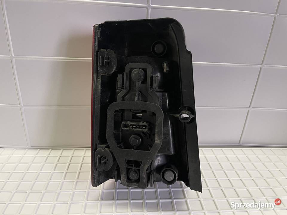 PEUGEOT PARTNER LIFT PRAWA LAMPA TYŁ Ostroróg