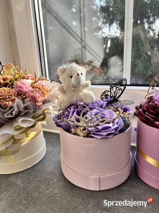 Bukiety Flower box zestaw ze wstążek i mydełek Kikół