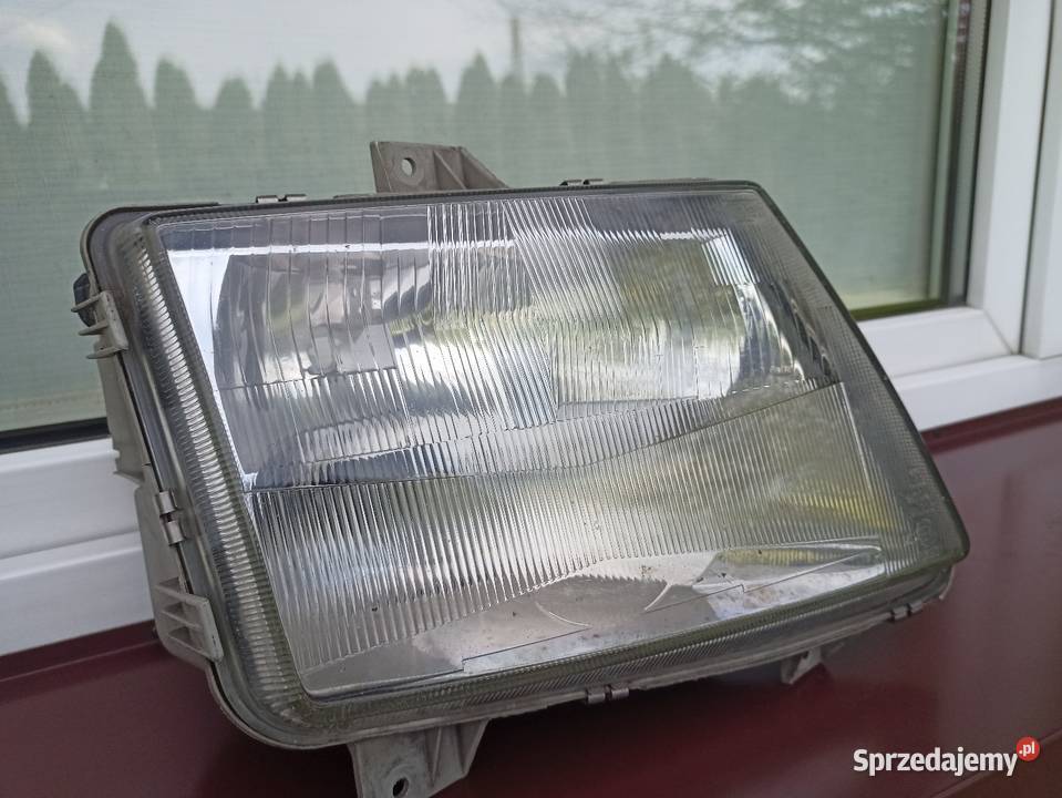 Mercedes Vito W638 lampa przednia prawa osobowe Lampy przednie Sieradz sprzedam