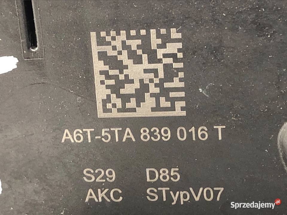 ZAMEK DRZWI PRAWY TYŁ SKODA 20 TSI Hatchback podkarpackie