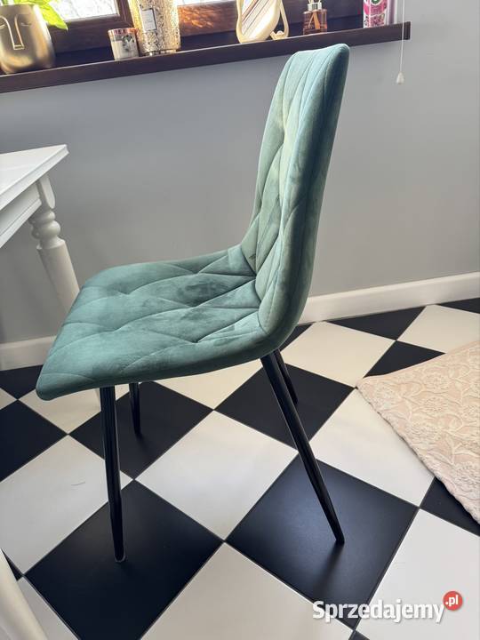 Krzesła z aksamitu