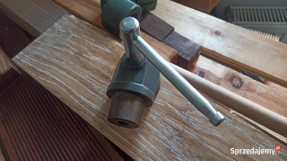 element mechanizmu posuwu z pokrętłem odlew