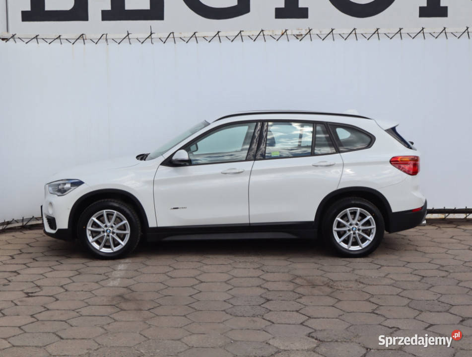 BMW X1 xDrive20i bluetooth