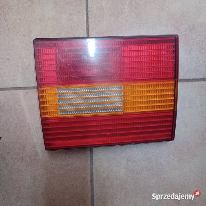LAMPA TYŁ LEWA W KLAPĘ PASSAT B4 KOMBI 3A9945107 osobowe Rakoniewice