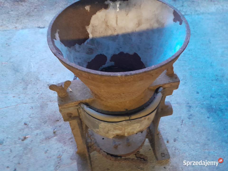 Stary młynek śrutownik zabytek do odswieżenia Dąbrowa Górnicza