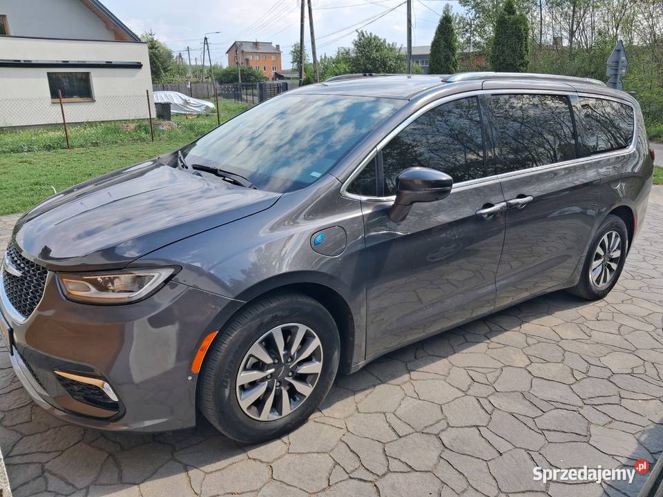Chrysler Pacifica hybryd Plugin 2021 hybryda Pacifica Radzymin
