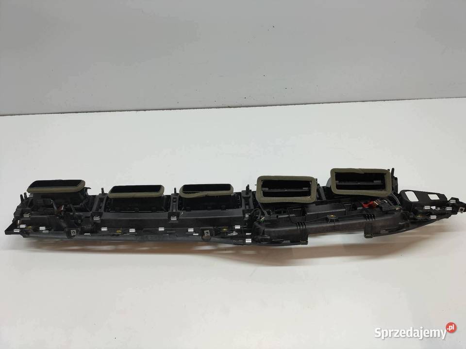 KRATKI NAWIEWU ŚRODKOWA DESKI LED 4M1820902S Kratki nawiewu