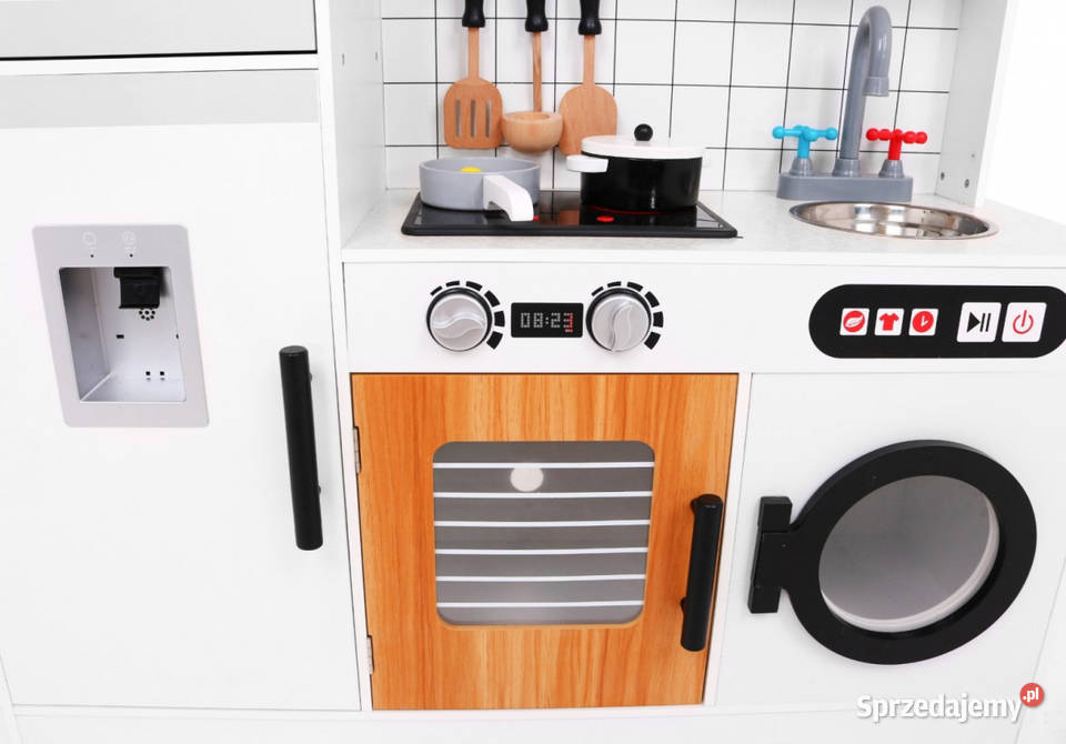 Drewniana kuchnia dzieci z efektami światła i Warszawa