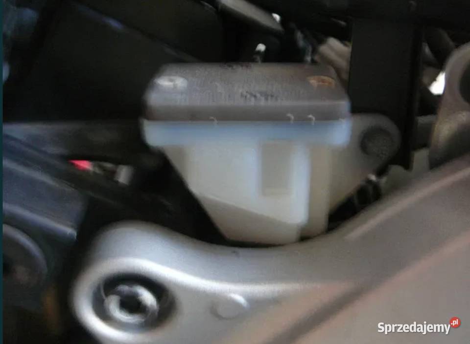 Zbiorniczek płynu hamulcowego Suzuki GSR 600 Ostrzeszów