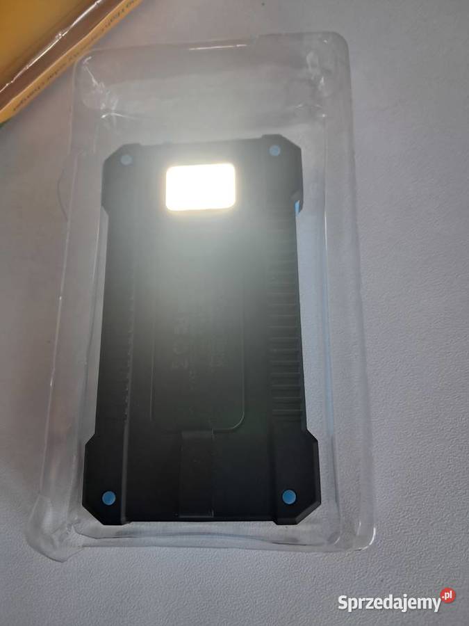 nowy power bank z ładowaniem solarnym i lampką Sandomierz