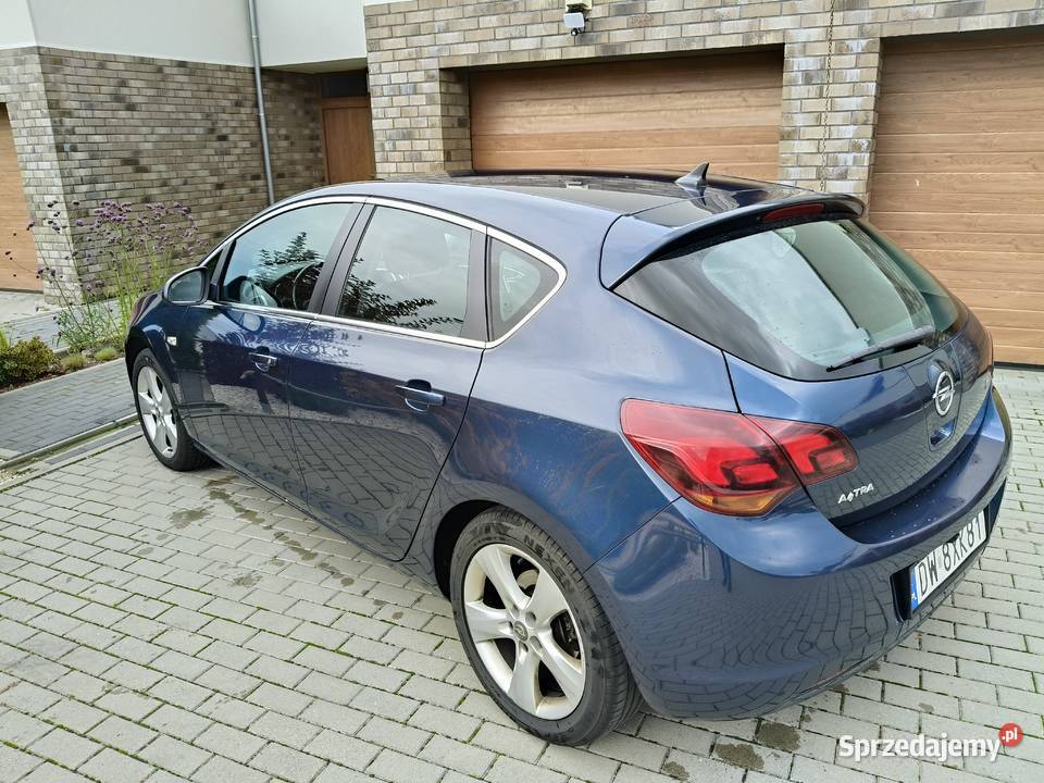 Opel Astra J 16 2010 z bagażnikiem FlexFix Astra Wrocław