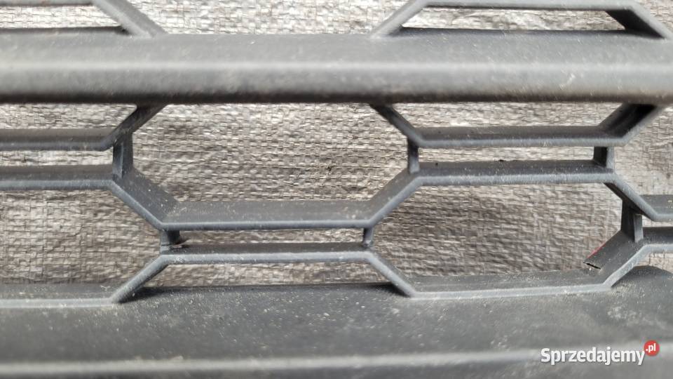 SKODA OCTAVIA IV 4 KRATKA ZDERZAKA ŚRODKOWA Ruda Śląska