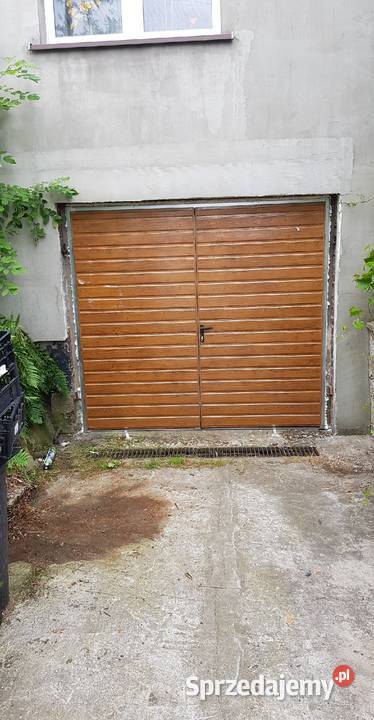 Brama garażowa uchylna dwuskrzydłowa Tarnów