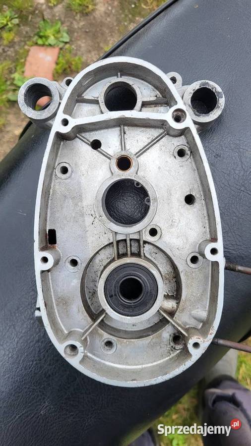 Karter prawy silnika 025 Kartery Części i akcesoria motocyklowe sprzedam