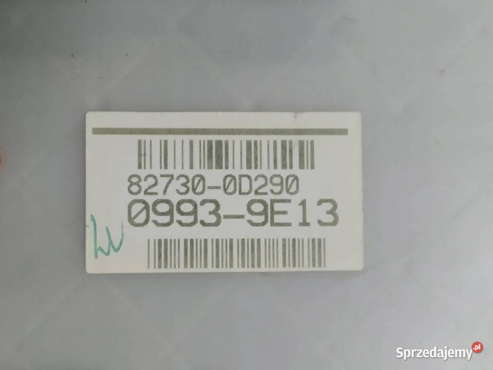 SKRZYNKA BEZPIECZNIKÓW 827300D290 Toyota Yaris