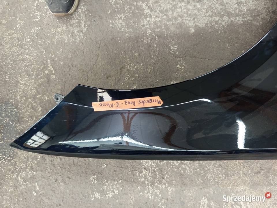 Błotnik prawy c klasa w 206 czarny 21 roku