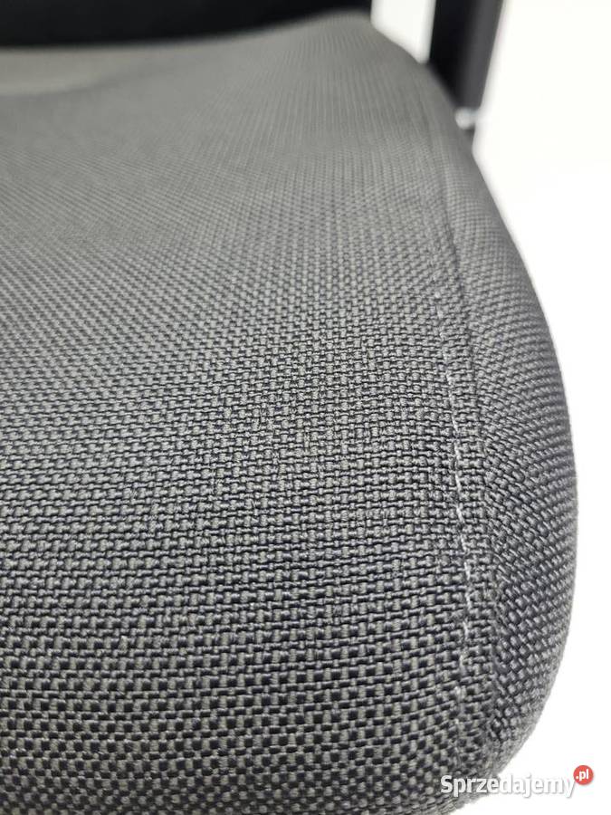 Fotel biurowy Nowy Styl Intrata z zagłówkiem Biuro