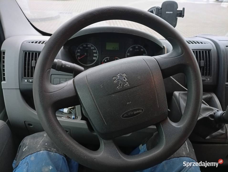 Peugeot boxer kontener kupiony w polskim salonie Peugeot Luzino