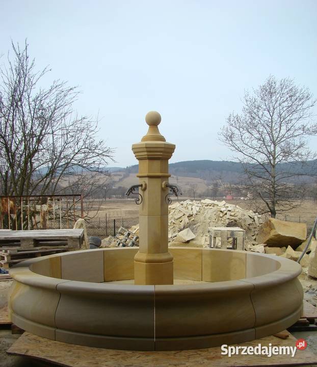 Oryginalna i stylowa fontanna z piaskowca Kamienna Góra
