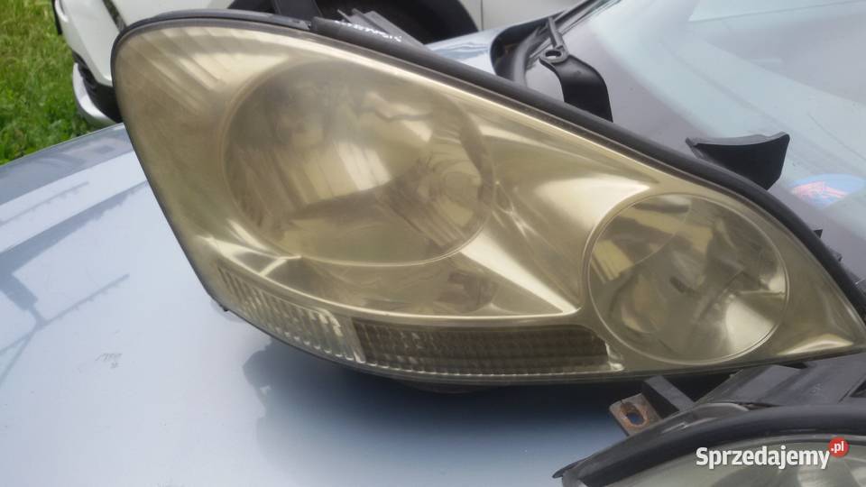 Lampy przednie TOYOTA AVENSIS VERSO