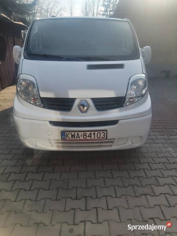 Renault Trafic 9 osób long